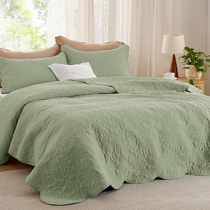 Bedsure Quilts Queen Size - Ultra Soft Pre-Washed Cloud-Like Bedding, All-Season Lightweight Comforter for Country Bedroom, Leaf Design Coverlet in Desert Sage, 90 x 96 Inches | Stitch-Free Quilting, Ultra Soft, Lightweight, Machine Washable, Pet-Friendly