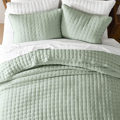 WDCOZY Sage Green California Oversized Cal King Size Quilt Bedding Sets with 2 Pillow Shams, Lightweight Soft Bedspread Coverlet Bed Cover for All Season, 3 Pieces, 116x106 inches