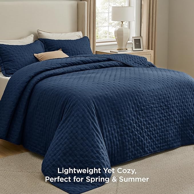 Bedsure Twin Quilt - Ultra Soft Twin XL Quilt Bedding for Dorm Decor, Lightweight All-Season Comforter, Navy Blue Bedspread Coverlet with Clover Pattern, 68 x 86 Inches | Stitch-Free Quilting, Ultra Soft, Lightweight, Machine Washable, Pet-Friendly