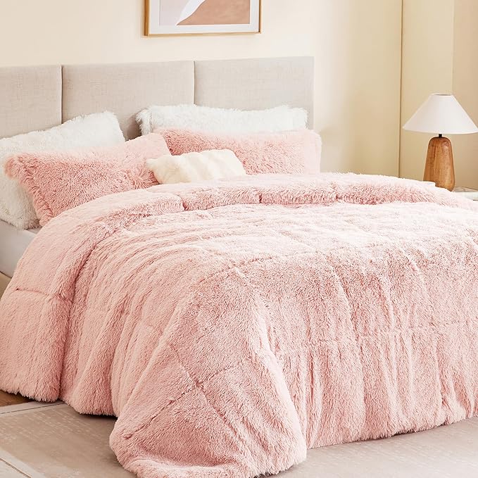 Intelligent Design Malea Shaggy Comforter Set, Long Faux Fur Cozy Down Alternative, Modern Casual Ultra Soft All Season Fluffy Bedding with Matching Sham, Full/Queen, Blush 3 Piece