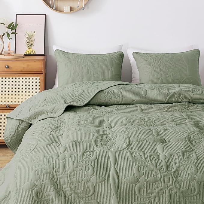 B2EVER Green Damask Quilt Queen Size Bedding Sets with 2 Pillow Shams, Boho Bedspread Lightweight Soft Farmhouse Vintage Bohemian Coverlet Retro Jacquard Pattern Bed Cover for All Season, 3 Pieces