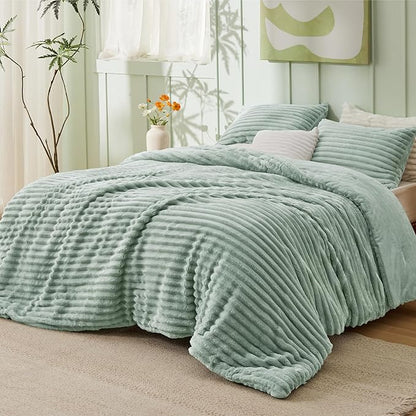 Bedsure King Comforter - GentleSoft™ 3 Pieces Double-Side Fleece Fluffy Sage Green Comforter Set, Cozy Striped Room Decor Aesthetic, Luxury King Size Bedding with 2 Pillowcases, 104x90 Inches