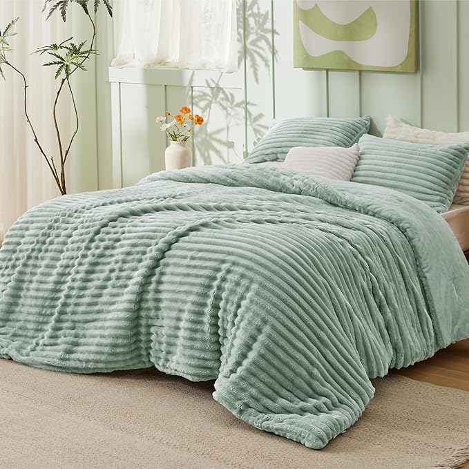 Bedsure Comforter Set Queen Size - GentleSoft™ 3 Pieces Double-Side Fleece Fluffy Sage Green Comforter Set, Cozy Striped Room Decor Aesthetic, Luxury Bedding Queen Size, 2 Pillowcases, 90x90 Inches