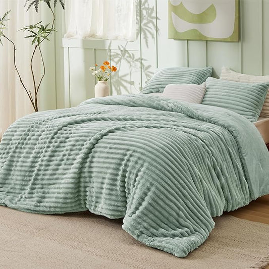 Bedsure Cal King Comforter Set - GentleSoft™ 3 Pieces Double-Side Fleece Fluffy Sage Green Comforter Set, Cozy Striped Room Decor Aesthetic, Luxury Cal King Bedding, 2 Pillowcases, 104x96 Inches