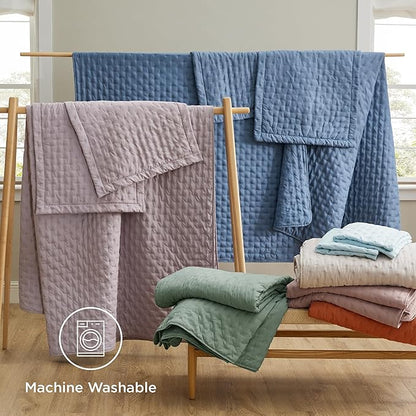 Bedsure Twin Quilt - Ultra Soft Twin XL Quilt Bedding for Dorm Decor, Lightweight All-Season Comforter, Navy Blue Bedspread Coverlet with Clover Pattern, 68 x 86 Inches | Stitch-Free Quilting, Ultra Soft, Lightweight, Machine Washable, Pet-Friendly