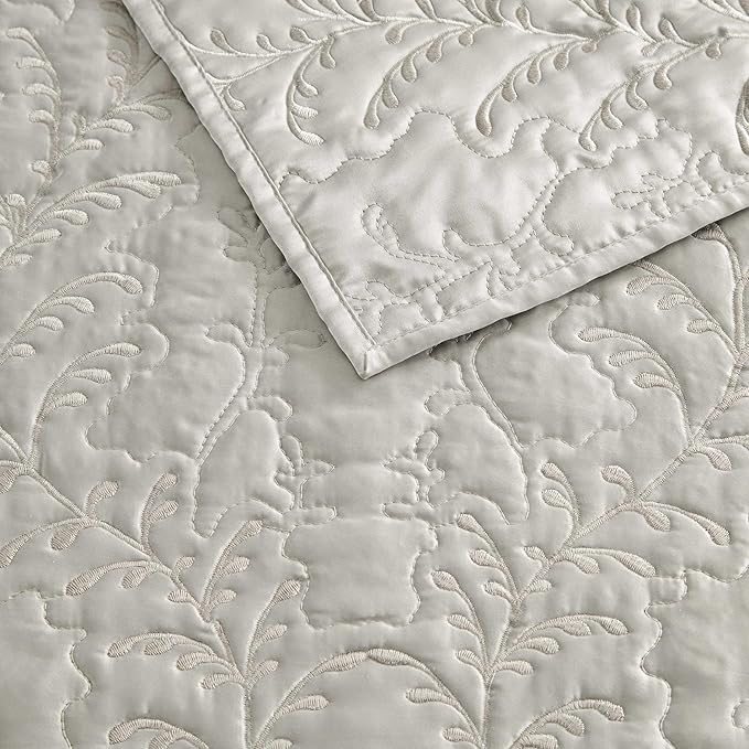 Martha Stewart - King Size Quilt Set, Soft & Smooth Sateen Bedding with a Light and Breathable Feel, 3 Piece Bed Set with Matching Pillowcases (Fern Embroidery Grey)