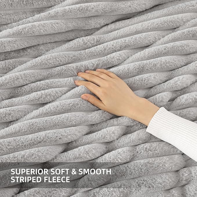 Smoofy Fluffy King Size Comforter Set 3 Pieces - Light Grey Fleece Fluffy Comforter Set, Luxury Fuzzy King Bedding Set, Soft King Bed Set All Season, Heavy Faux Fur Comforter with 2 Pillow Cases