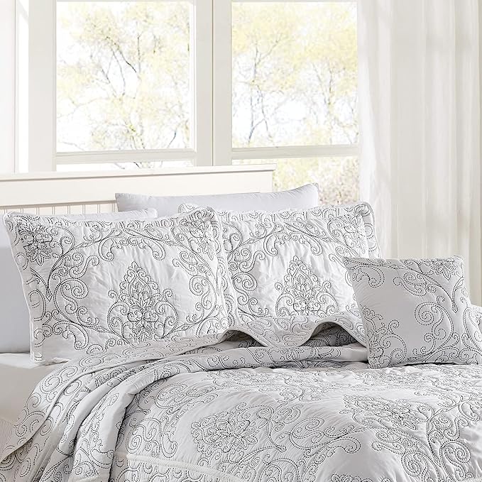 Home Soft Things Damask 4 Piece Bedspread Set, Scalloped Edge Reversible Quilt Coverlet Comforter Prewashed Bedding Set, Matelasse Embossed Floral Solid Pattern,White Oversize Queen(110" x 120")