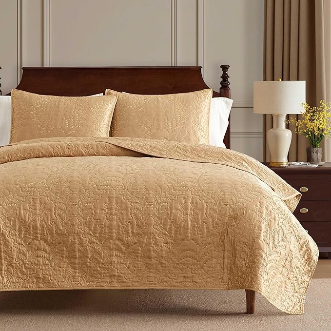 Martha Stewart - King Size Quilt Set, Soft & Smooth Sateen Bedding with a Light and Breathable Feel, 3 Piece Bed Set with Matching Pillowcases (Fern Embroidery Beige)