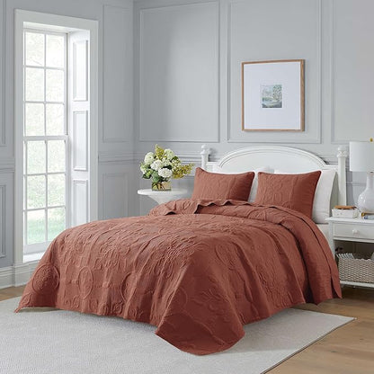 B2EVER Red Damask Quilt Queen Size Bedding Sets with 2 Pillow Shams, Boho Bedspread Lightweight Soft Farmhouse Vintage Bohemian Coverlet Retro Jacquard Pattern Bed Cover for All Season, 3 Pieces