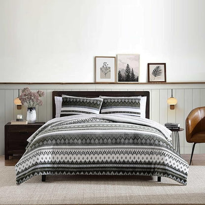 Eddie Bauer - Full/Queen Comforter Set, Reversible Plush Bedding with Matching Shams, Super Soft Luxurious Bedding Set, Oeko-Tex Certified (Shelton Fair Isle Green, Full/Queen)
