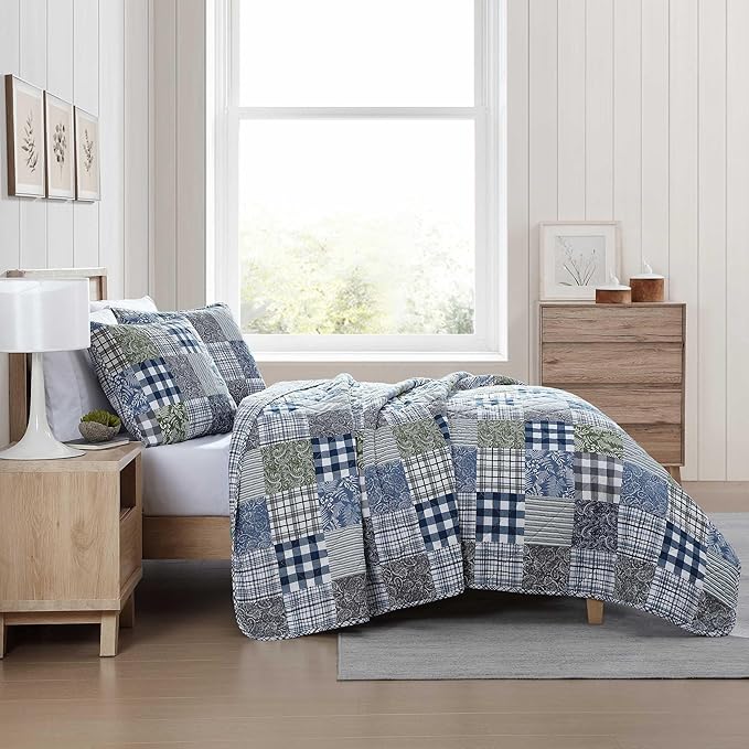 Eddie Bauer - Queen Quilt Set, Reversible Cotton Bedding with Matching Shams, Patchwork Luxurious Bedding Set with Plaid Reverse (Cozy Plaid Patchwork Blue/Green, Queen)