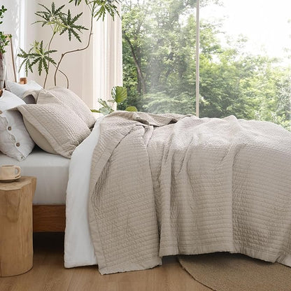 Bedsure Quilts King Size - King Quilt Bedding Set Bedspread Coverlet for Farmhouse Bedroom Decor, Lightweight Bedspread, 3-Piece Set with 106"x96" Coverlet & 2 Pillow Shams, All-Season Soft Comforter