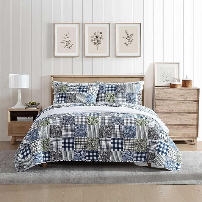Eddie Bauer - Queen Quilt Set, Reversible Cotton Bedding with Matching Shams, Patchwork Luxurious Bedding Set with Plaid Reverse (Cozy Plaid Patchwork Blue/Green, Queen)