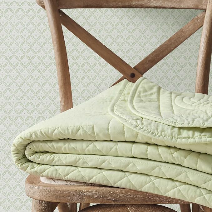 Martha Stewart - King Size Quilt Set, Soft & Breathable Cotton Percale Quilted Bedding with Matching Pillowcases, Scalloped Edge Bed Set, Vintage Scallop Green