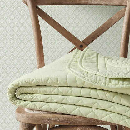 Martha Stewart - King Size Quilt Set, Soft & Breathable Cotton Percale Quilted Bedding with Matching Pillowcases, Scalloped Edge Bed Set, Vintage Scallop Green