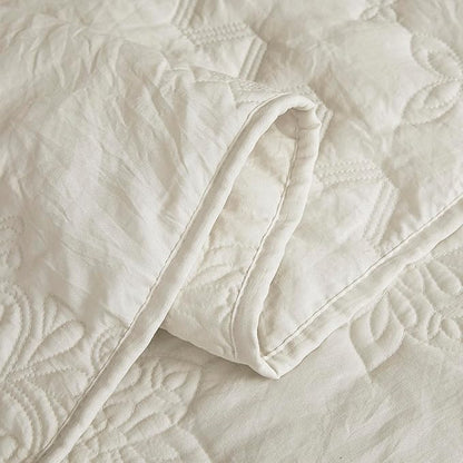 B2EVER Boho Light Beige Quilt California Cal King Size Bedding Set with Pillow Sham, Oversized Lightweight Bedspread Coverlet, Farmhouse Floral Vintage Bed Cover All Season, 3 Pieces, 118x106 inches
