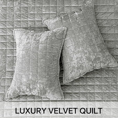 BEDELITE Velvet Quilt Set King Size - Luxury Velvet Comforter Bedding Set 3 Pieces, Lightweight Soft Cozy Shiny Light Grey Oversized Bedspread Coverlet for All Seasons with 2 Pillow Shams