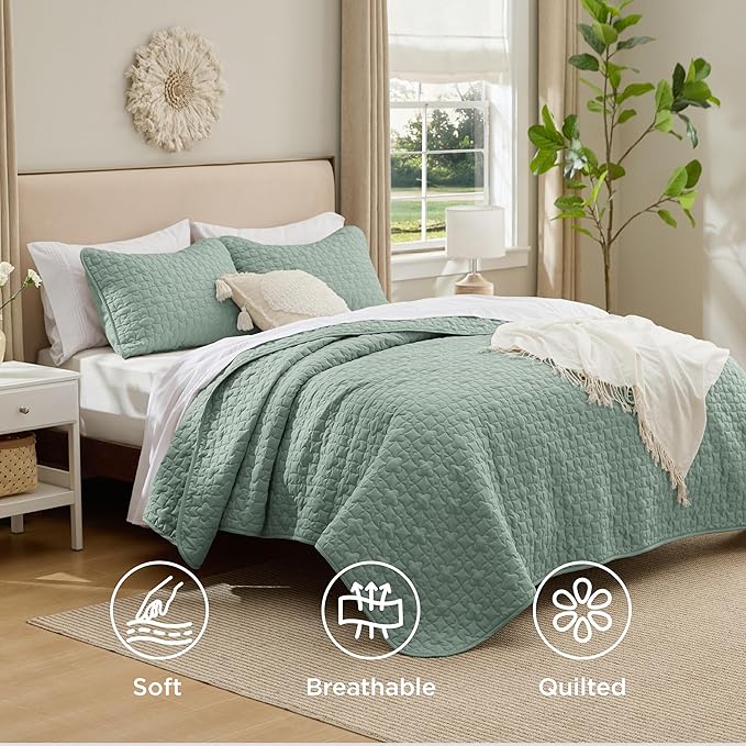 Bedsure Quilts King Size - Lightweight Bedspreads King Size with Lucky Star Quilting, Soft Quilt Bedding Set, Sage Green Comforter Set Coverlet for All Seasons with 2 Pillow Shams (106" x 96") | Skin-Friendly Soft, All-Season Comfort, Breathable, Light...
