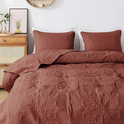 B2EVER Red Damask Quilt Queen Size Bedding Sets with 2 Pillow Shams, Boho Bedspread Lightweight Soft Farmhouse Vintage Bohemian Coverlet Retro Jacquard Pattern Bed Cover for All Season, 3 Pieces