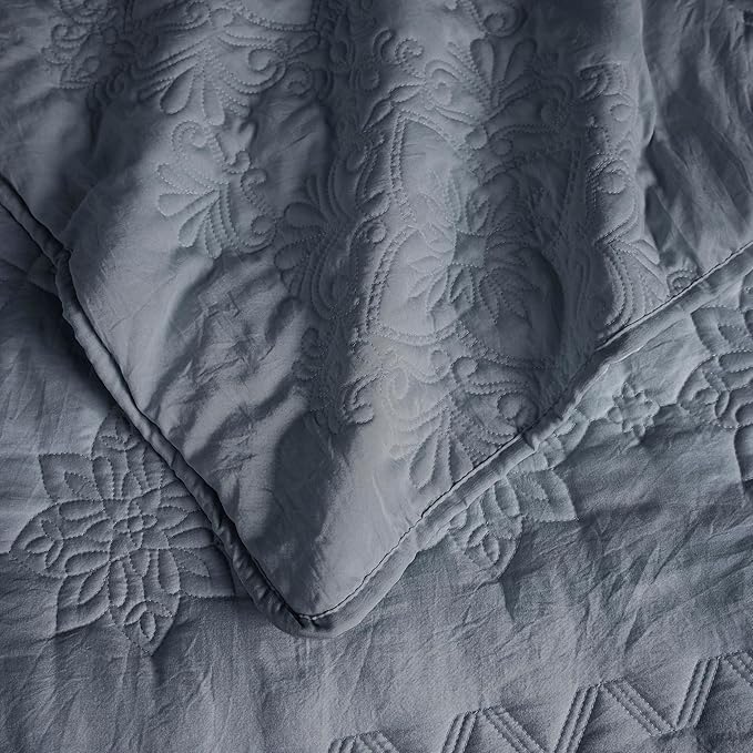 B2EVER Boho Blue Quilt Twin Size Bedding Sets with Pillow Sham, Bohemian Lightweight Soft Bedspread Coverlet, Farmhouse Floral Vintage Thin Comforter Bed Cover All Season, 2 Pieces, 68x90 inches