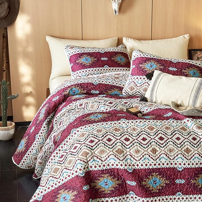 Wake In Cloud - Western Quilt Set, Southwestern Aztec Country Style with Rustic Ranch Vibe, Reversible Lightweight Bedspread Coverlet, 3 Pieces, Beige Burgundy, Queen/Full Size
