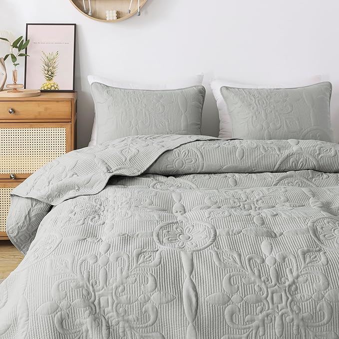 B2EVER Light Grey Damask Quilt Twin Size Bedding Sets with 1 Pillow Sham, Boho Bedspread Lightweight Soft Farmhouse Vintage Bohemian Coverlet Retro Jacquard Pattern Bed Cover for All Season, 2 Pieces