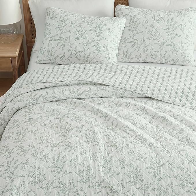 Martha Stewart - Queen Quilt Set, 100% Soft & Breathable Bedding with a Lightweight Feel for Year Round Comfort, 2 Piece Bed Set with Matching Pillowcase (Murray Leaves Green)
