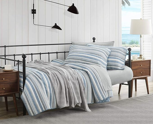 Nautica - Queen Quilt Set, Soft & Breathable Cotton Bedding with Medium Weight Feel, Reversible 3 Piece Bed Set with Matching Pillowcases (Jettison Grey)