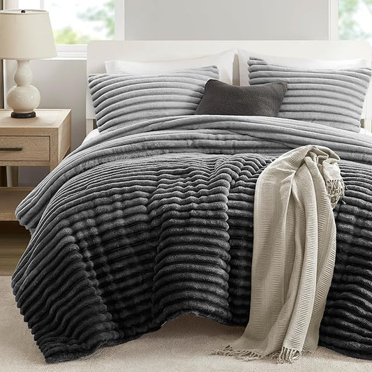 Intelligent Design King Comforter Set, Plush Bedding, Microfiber Reverse, 3 Piece, Lightweight, Super Soft Ribbed Velvet Comforter 2 Shams, All Season Fluffy Bed Set, Avril, King/Cal King Grey Ombre