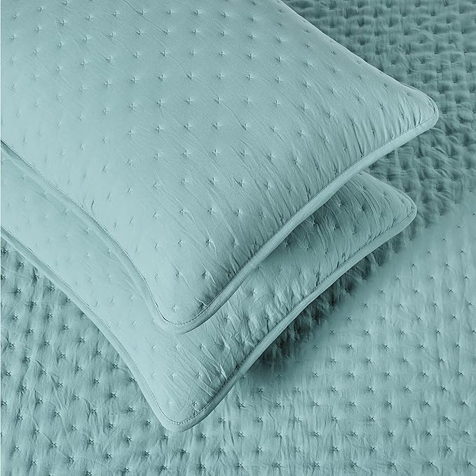 Amazon Basics Brushed Microfiber Quilt Set, Extra Soft with Natural Texture, 3-Piece, Queen/Full, Blue