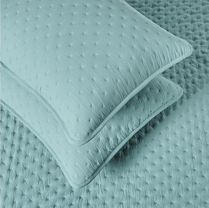 Amazon Basics Brushed Microfiber Quilt Set, Extra Soft with Natural Texture, 3-Piece, Queen/Full, Blue