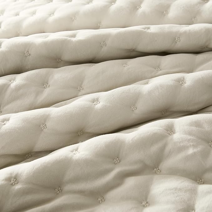 WDCOZY Beige California Oversized Cal King Size Quilt Bedding Sets with 2 Pillow Shams, Neutral Lightweight Soft Bedspread Coverlet Bed Cover for All Season, 3 Pieces, 116x106 inches