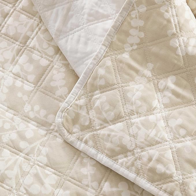 Martha Stewart - Twin Quilt Set, 100% Cotton Reversible Bedding Set, Incredibly Soft Feel for Year Round Comfort, 2 Piece Bed Set with Matching Pillowcase (Layered Branches Beige)
