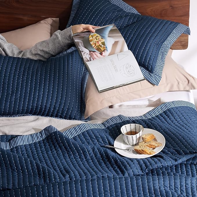 Bedsure Navy Quilts King Size - King Quilt Bedding Set Bedspread Coverlet, Lightweight Corduroy Pattern Bedspread, 3-Piece Set with 106"x96" Coverlet & 2 Pillow Shams, All-Season Soft Microfiber