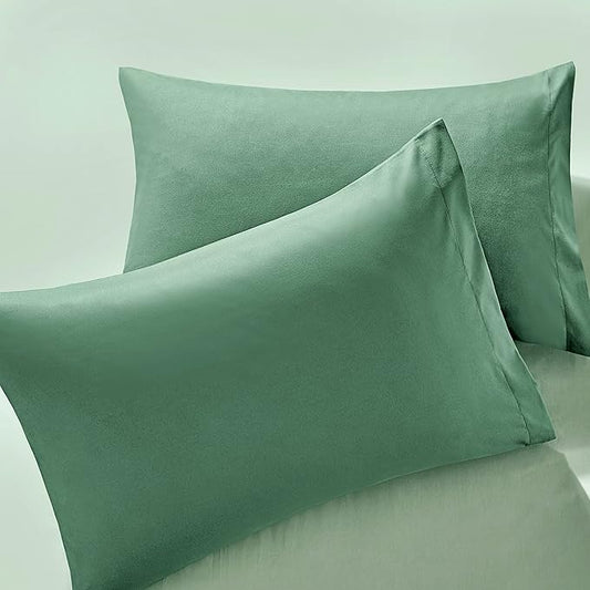 MILVOWOC 2Pcs Brushed Microfiber Queen Pillowcases - 20 x 30 Inch, Dark Green Pillow Case Set Non Slip Envelope Pillow Cover with Moisture Absorption and Anti-Wrinkle