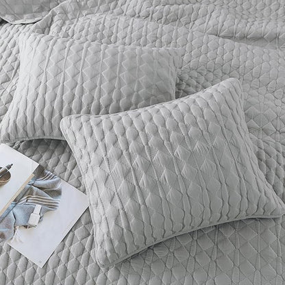 WDCOZY Light Grey Quilts Queen Size Bedding Set with 2 Pillow Shams, Lightweight Soft Bedspread Coverlet, Thin Comforter Bed Cover for All Season, 3 Pieces, 90x90 inches
