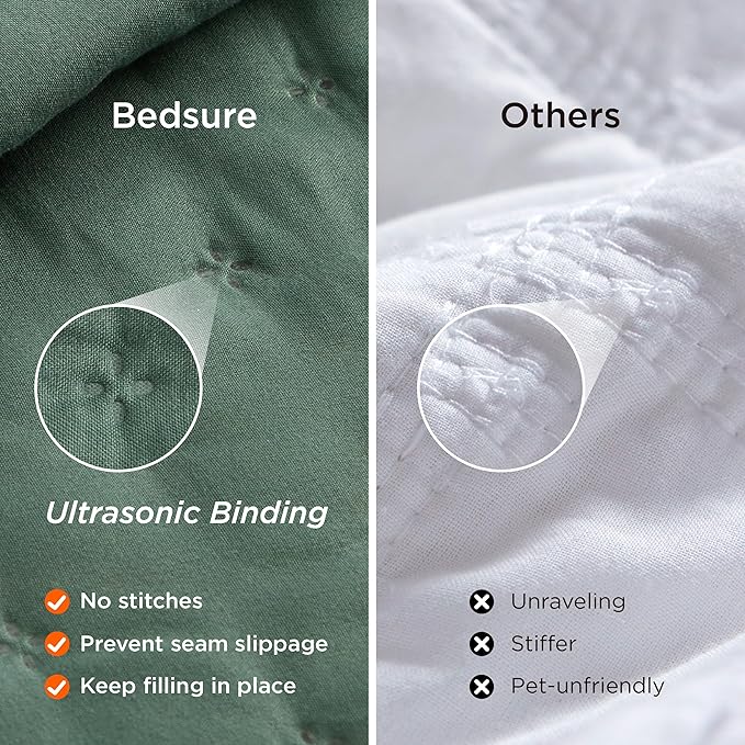 Bedsure King Quilt - Dark Green Bedspread King Size & Lightweight Comforter, Modern Coverlet with Clover Pattern, Ultra Soft All-Season Bedding, 106 x 96 Inches | Stitch-Free Quilting, Ultra Soft, Lightweight, Machine Washable, Pet-Friendly