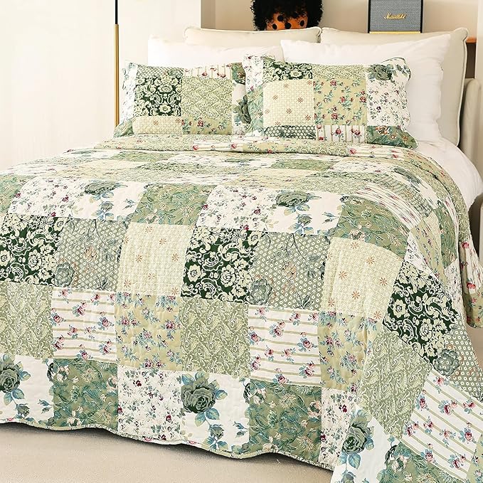 Cmfshape Summer Floral Oversized King Quilted Bedspread,Romantic Green Quilt Set,Reversible Stitched Bedding Cover All Season,Soft Lightweight Coverlet with Pillow Cases (Green,114"x102")