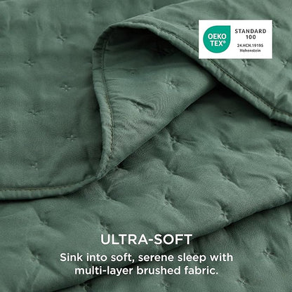 Bedsure Twin Quilt - Ultra Soft Twin XL Quilt Bedding for Dorm Decor, Lightweight All-Season Comforter, Dark Green Bedspread Coverlet with Clover Pattern, 68 x 86 Inches | Stitch-Free Quilting, Ultra Soft, Lightweight, Machine Washable, Pet-Friendly