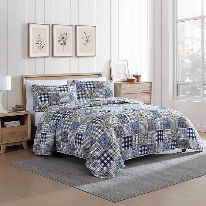 Eddie Bauer - Queen Quilt Set, Reversible Cotton Bedding with Matching Shams, Patchwork Luxurious Bedding Set with Plaid Reverse (Cozy Plaid Patchwork Blue/Green, Queen)
