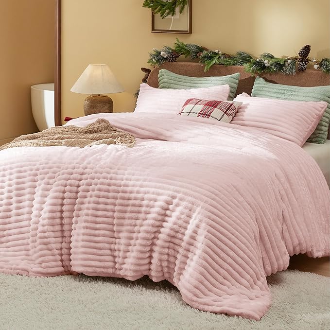Bedsure King Comforter - GentleSoft™ 3 Pieces Double-Side Fleece Fluffy Pink Comforter Set, Cozy Striped Room Decor Aesthetic, Luxury King Size Bedding with 2 Pillowcases, 104x90 Inches