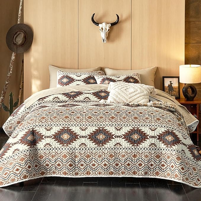 Wake In Cloud - Western Quilt Set, Southwestern Aztec Country Style with Rustic Ranch Vibe, Reversible Lightweight Bedspread Coverlet, 3 Pieces, Beige Brown, Twin/Twin XL Size