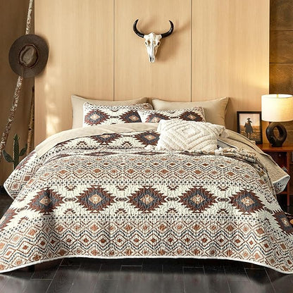 Wake In Cloud - Western Quilt Set, Southwestern Aztec Country Style with Rustic Ranch Vibe, Reversible Lightweight Bedspread Coverlet, 3 Pieces, Beige Brown, King Size