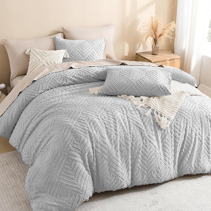 Litanika Oversized Queen Comforter Light Grey, 3 Pieces Tufted Boho Farmhouse Bedding Comforter Set, Lightweight Fluffy All Season Comforter Set (98x98In Comforter & 2 Pillowcases)