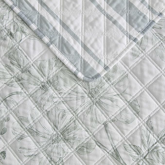 Martha Stewart - King Quilt Set, 100% Cotton Reversible Bedding Set, Incredibly Soft Feel for Year Round Comfort, 3 Piece Bed Set with Matching Pillowcases (Vine Flora Green)