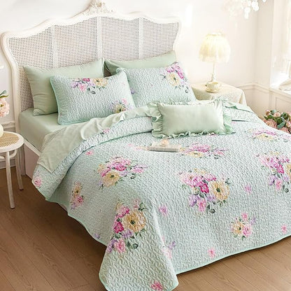 Wake In Cloud - Shabby Chic Quilt Set, Floral Coquette Cottagecore Farmhouse Vintage Flowers, for Women Teen Girls, Reversible Lightweight Bedspread Coverlet, 3 Pieces, Green, Queen/Full Size