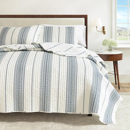 Great Bay Home Striped Quilt Set - 3-Piece Full/Queen Size Farmhouse Bedding Set - Lightweight, All-Season, Reversible Bedspread (White/Navy)