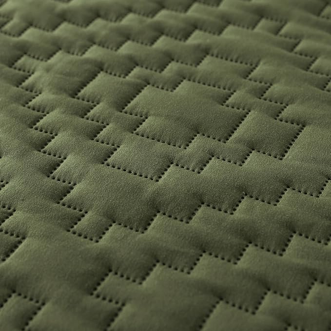 Olive Green Twin Size Quilt Bedding Sets with Pillow Sham, Boho Dark Deep Sage Lightweight Soft Bedspread Coverlet, Quilted Blanket Thin Comforter Bed Cover for All Season, 2 Pieces, 68x90 inches