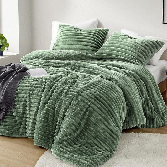 Intelligent Design King Comforter Set, Cozy Plush Bedding, Microfiber Reverse, 3 Piece, Lightweight, Super Soft Ribbed Velvet Comforter 2 Shams, All Season Fluffy Bed Set, Avril, King/Cal King Green